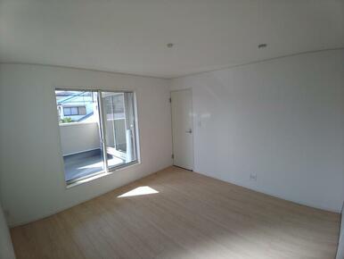 バルコニーへの動線良好で洗濯もはかどります♪