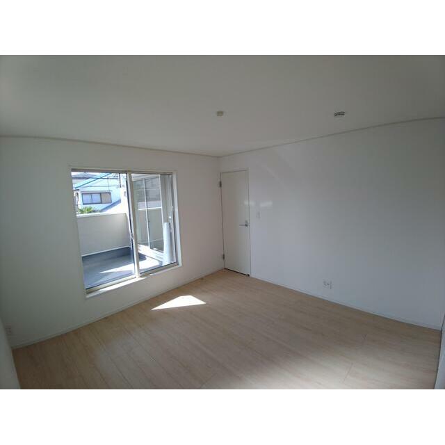 バルコニーへの動線良好で洗濯もはかどります♪