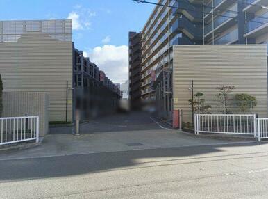 駐車場西口入口