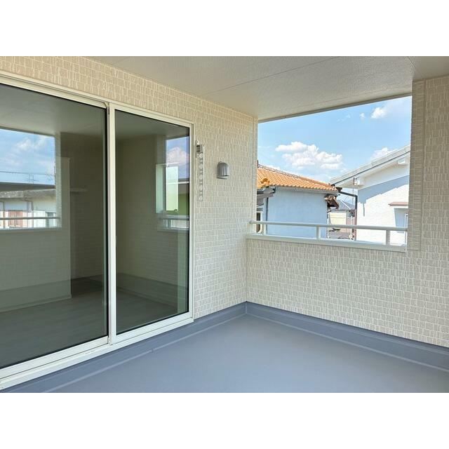 部屋の外と中をつなぐバルコニー、使い方自在！（1号棟）