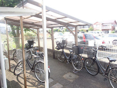 屋根付き駐輪場です♪
