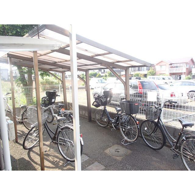 屋根付き駐輪場です♪