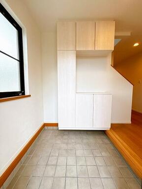 「玄関」広々とした玄関です。