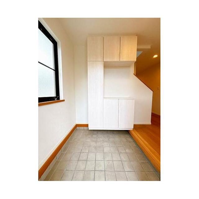 「玄関」広々とした玄関です。