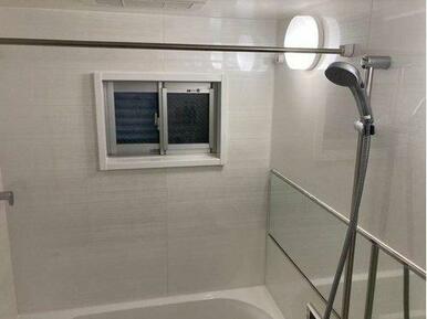 マンションでは珍しい、窓付きの浴室。しっかり換気が出来るのでありがたいですね♪