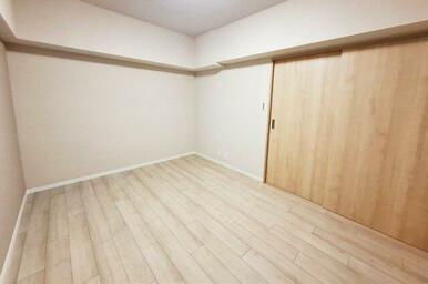 洋室2：リビングから出入りできるお部屋です。