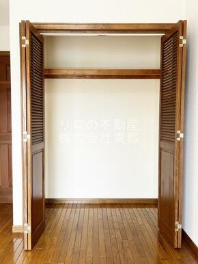 間口・奥行もある収納なのでカラーボックス等でアレンジ可能☆