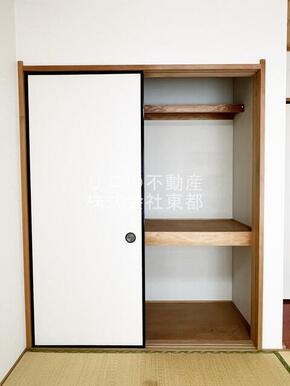 収納BOXを置いたり、工夫しながら衣類を収納できます♪