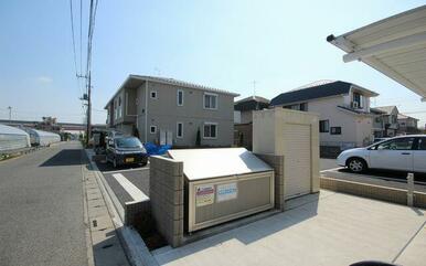 敷地内ゴミ置き場もありますので、便利です♪