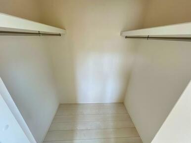 2階洋室約9帖　クローゼット内