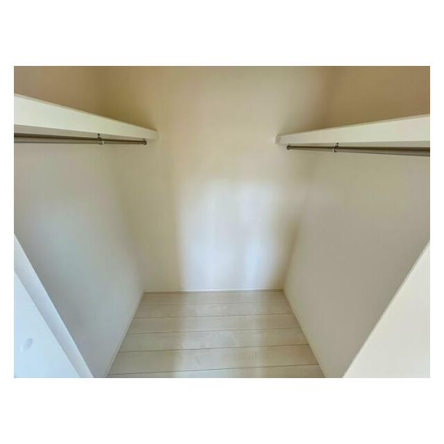 2階洋室約9帖　クローゼット内