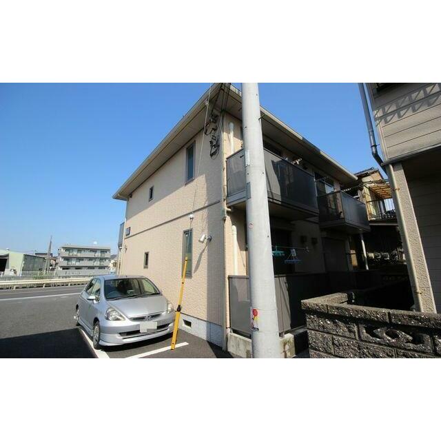 積水ハウス施工２階建て軽量鉄骨造のシャーメゾンです。