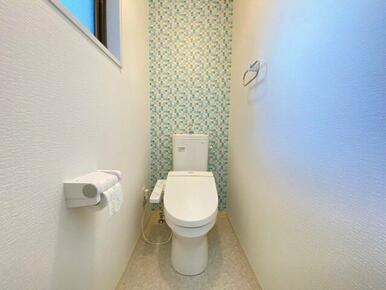 落ち着いた色調のトイレです