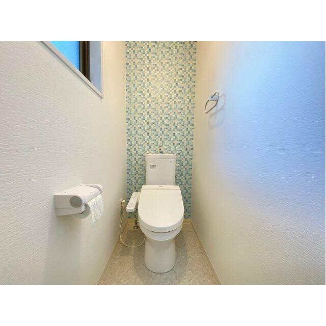 落ち着いた色調のトイレです