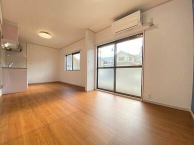 ゆったり過ごせる居間です