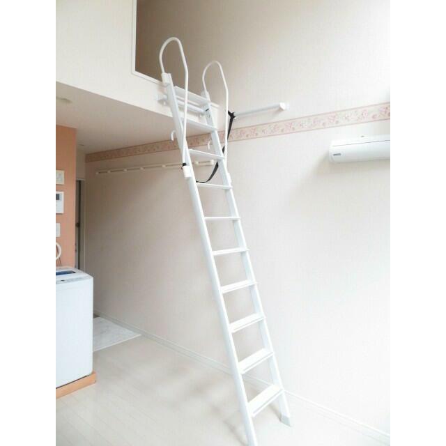 ロフトへつながる室内ハシゴ設置済です☆
