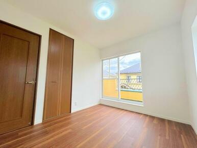 「2F南西側洋室約5.2帖」別角度です。