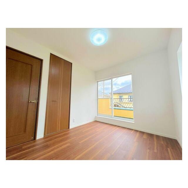 「2F南西側洋室約5.2帖」別角度です。