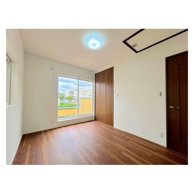 「2F南東側洋室約6帖」別角度です。