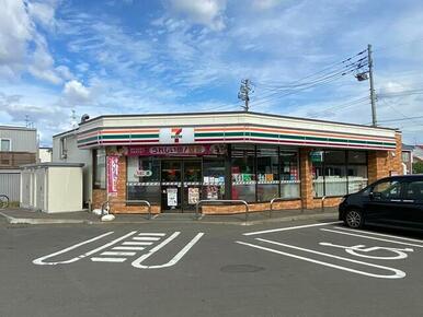 セブンイレブン　札幌新川インター店／徒歩５分