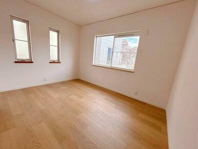 「北東側洋室」約６．５帖のお部屋です。