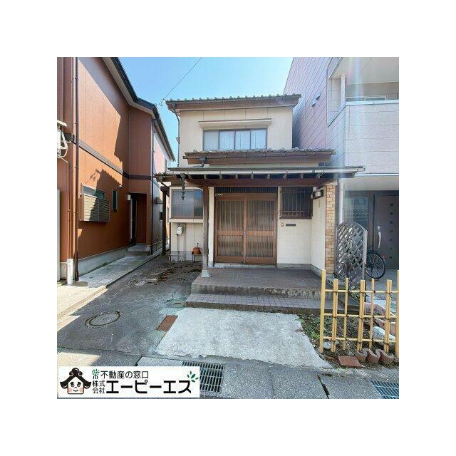 落ち着いた印象の外観です