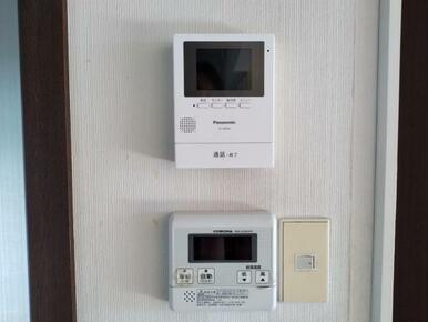 テレビモニターホンがあります。来客の顔が確認できるのはうれしいです。
