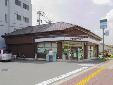 ファミリーマート武雄温泉駅前通り店