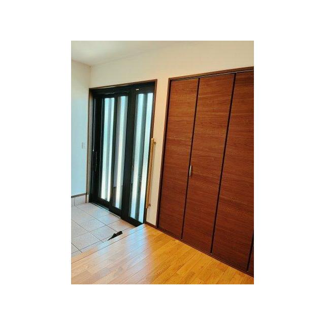玄関横にも大きな収納があります！