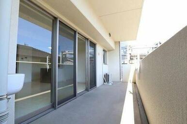 東側バルコニー