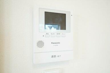 録画機能付きで自宅不在時に誰が来たかわかるのも防犯面を考えれば嬉しいですね。※類似物件の参考画像です。