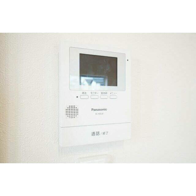 録画機能付きで自宅不在時に誰が来たかわかるのも防犯面を考えれば嬉しいですね。※類似物件の参考画像です。