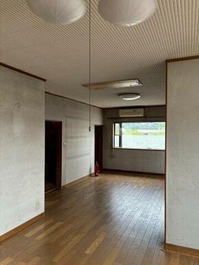 コンパクトで使いやすい洋室です