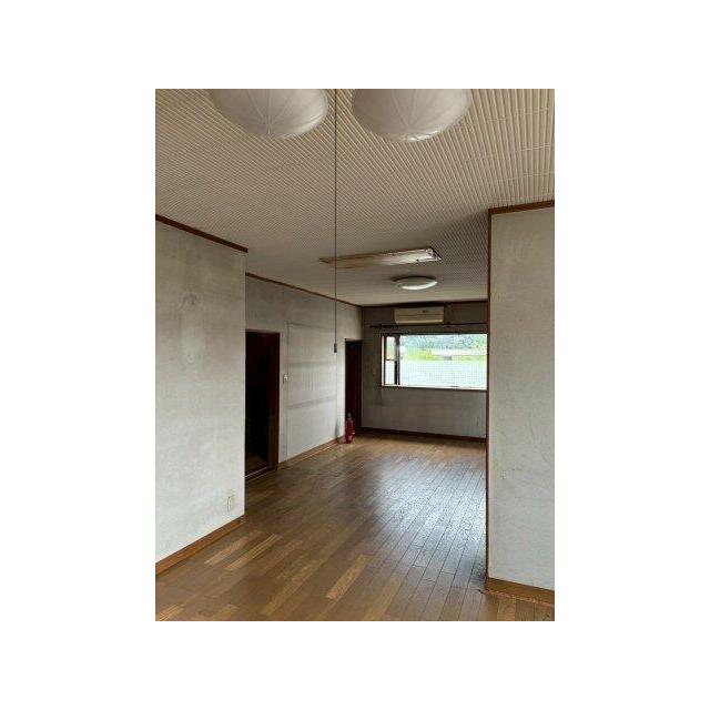 コンパクトで使いやすい洋室です