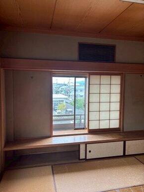 和室ならではの温かな和の空間で寛ぎの時間を過ごせます