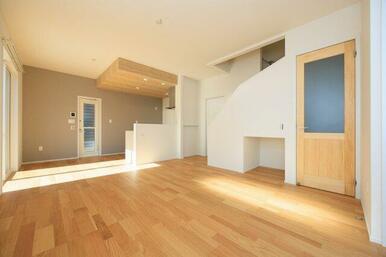 飽きの来ないシンプルで明るい室内デザイン！（施工例）