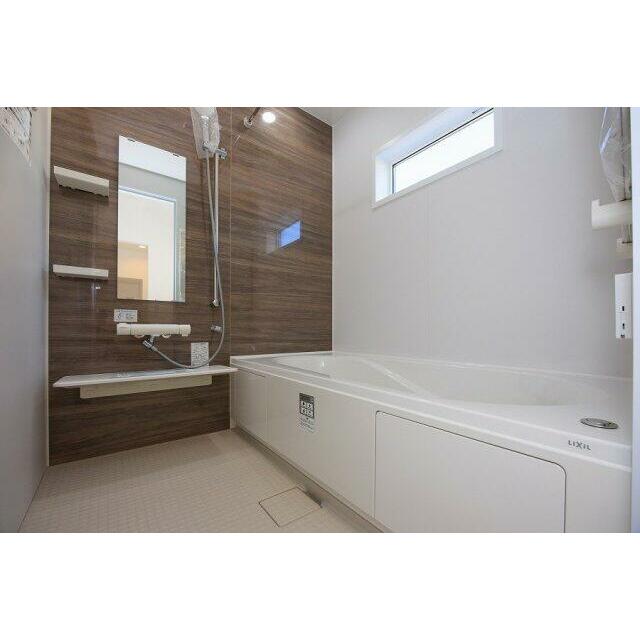 ４時間後でも温度変化は2.5℃以下。保温性に優れた浴槽　（施工例）