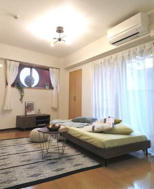 二面採光のお部屋です（家具・雑貨はイメージです）