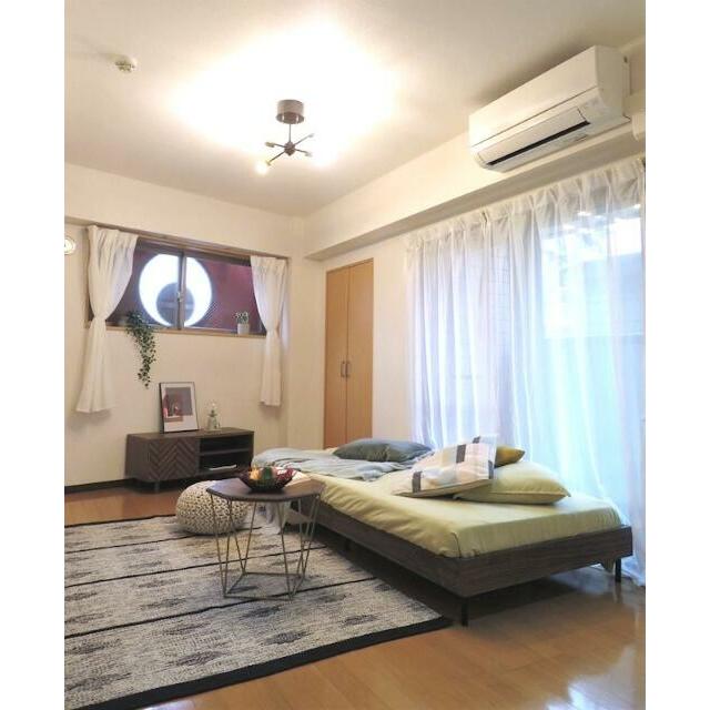 二面採光のお部屋です（家具・雑貨はイメージです）