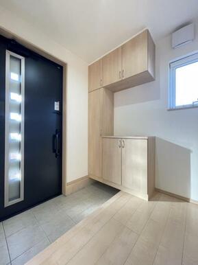 玄関を広く利用できるようシューズボックスを完備！