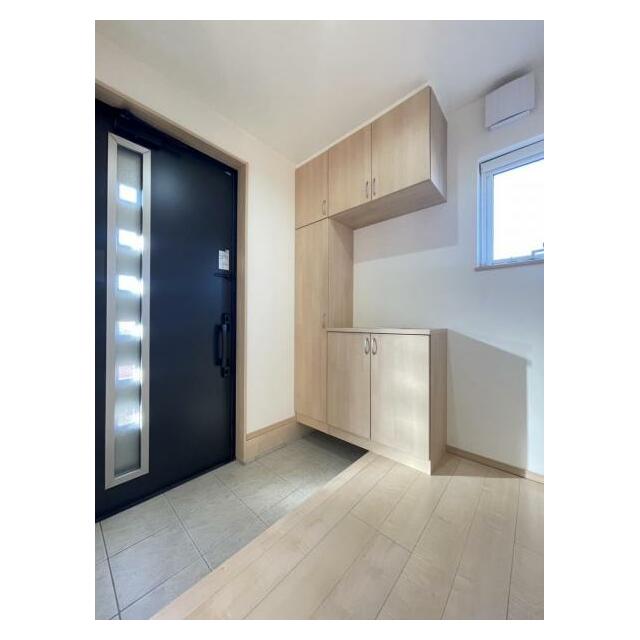 玄関を広く利用できるようシューズボックスを完備！