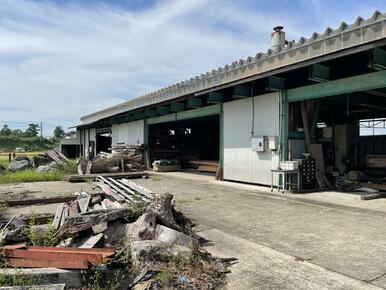 平屋建て作業場・資材置き場