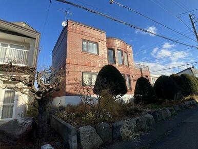 平成4年築、約60坪の敷地に佇む重厚感あるブロック造りの邸宅♪