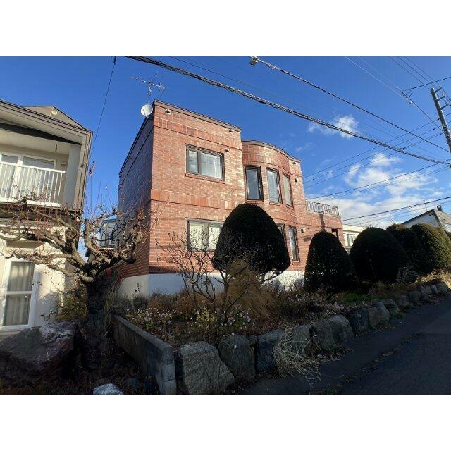 平成4年築、約60坪の敷地に佇む重厚感あるブロック造りの邸宅♪