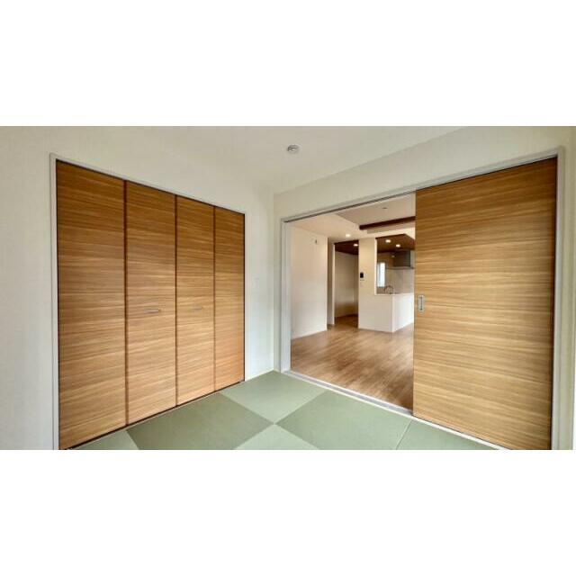 落ち着きのある和室は、ちょっとした休憩の場にも客間としても使用できます。