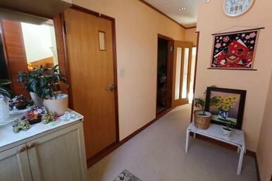 玄関ホールの様子です