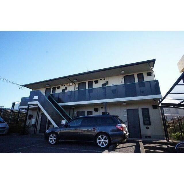 外観写真です！外廊下タイプの２階建て６世帯☆２０１５年１２月外観塗装済。