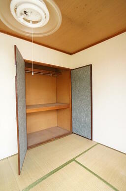 奥行きのある収納完備！増えがちな荷物をスッキリ収納できます！