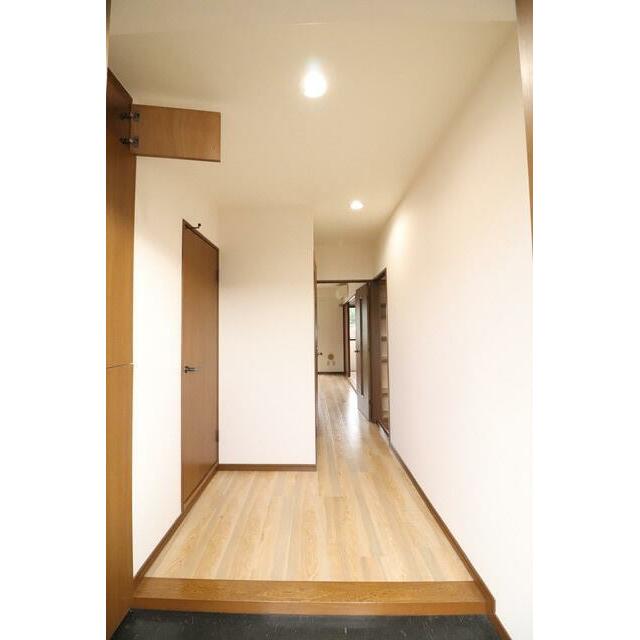 玄関からお部屋が見えないのでプライバシーも守れます♪