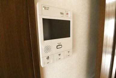 来訪者の顔が見えて安心のTVモニターフォン付☆